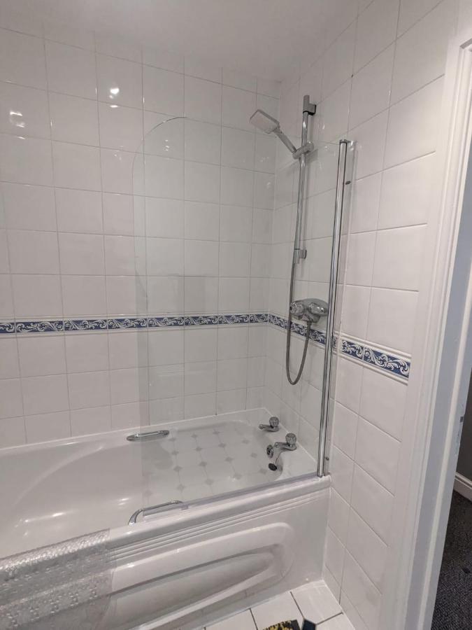 Stylish Modern Apartment, Free Secure Parking Allesley Bagian luar foto