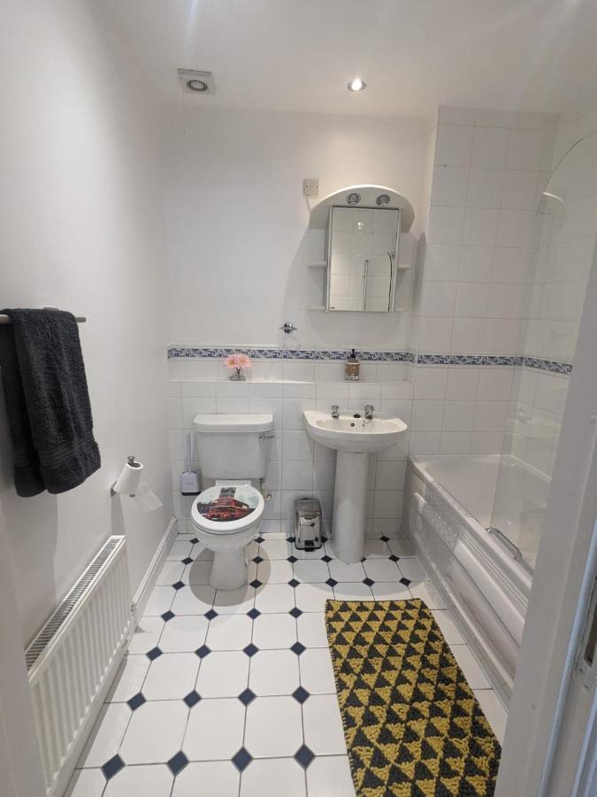 Stylish Modern Apartment, Free Secure Parking Allesley Bagian luar foto